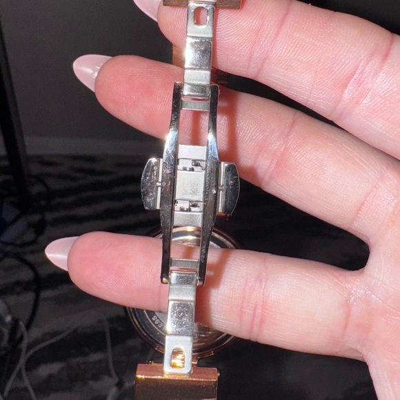 Rose Gold Quartz Watch with Sparkling 3D Four-Leaf Clover & Rhinestone Dial - Picture 9 of 10